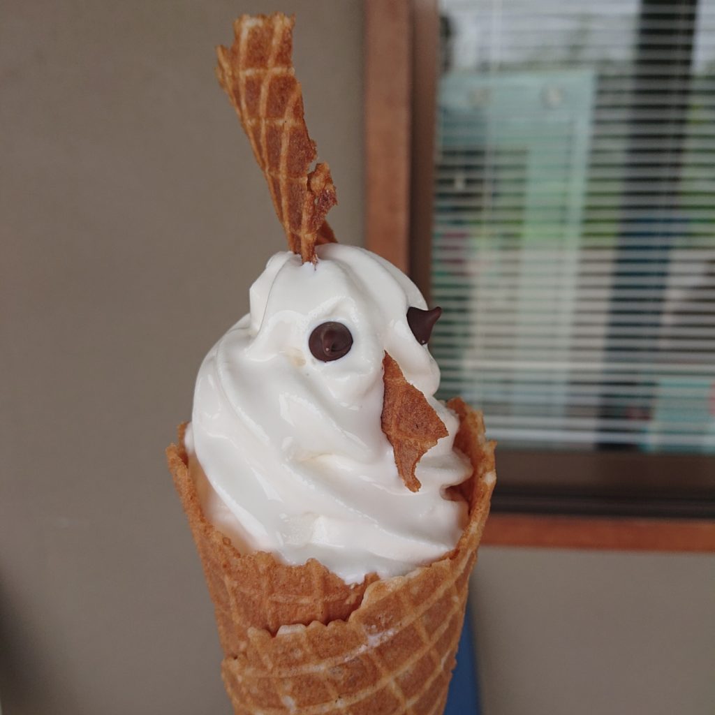 卵明舎のにわとりソフトクリーム